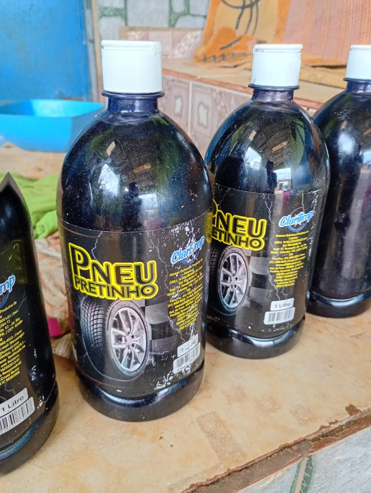 Pneu Pretinho Clarilimp, 1 L